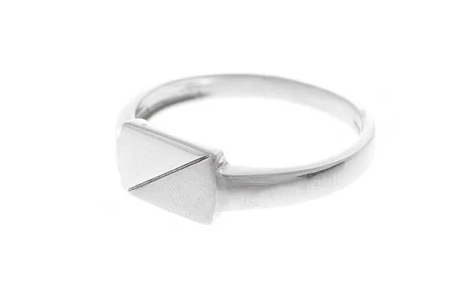 18ct White Gold Signet Ring (4.1g) GR-2466